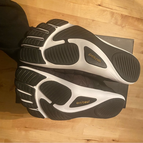 Peluva ZEN Active Slip Ons women’s size 10.5 black - Picture 2 of 7